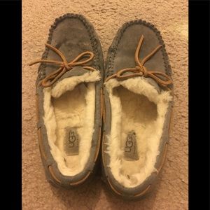 UGG Pewter Dakota slip sz 7